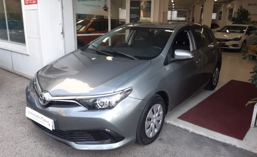 TOYOTA Auris 1.4 90D BUSINESS