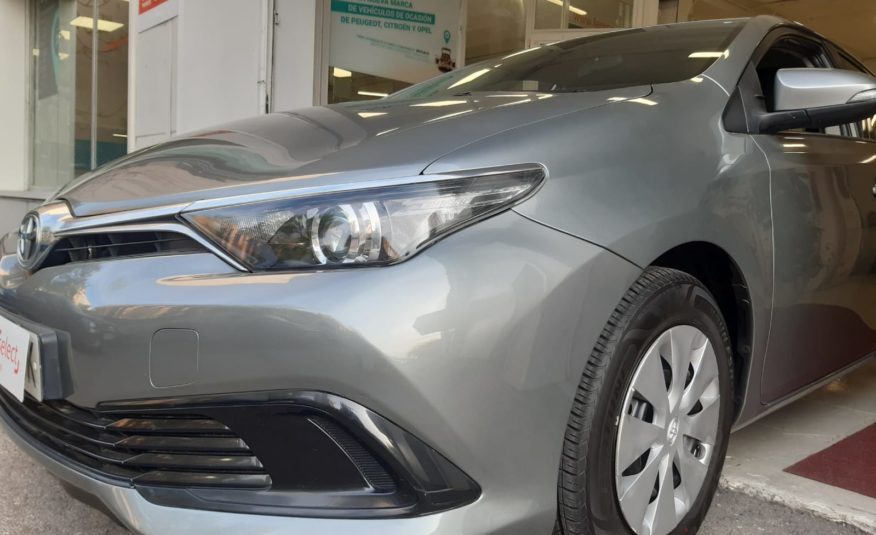 TOYOTA Auris 1.4 90D BUSINESS